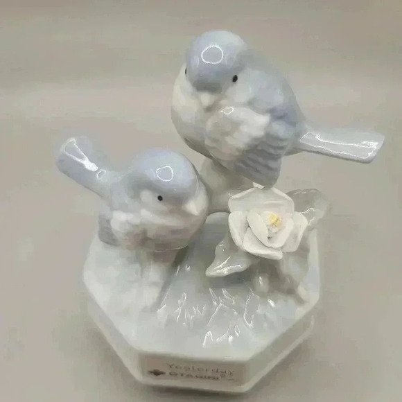 Otagiri Porcelain Blue Birds Musical Japan Vtg 4½" Music Box Plays Yesterday - Picture 3 of 7